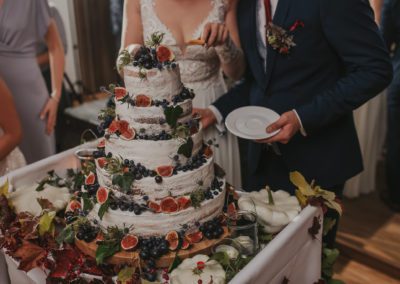 Tort piętrowy weselny - para młoda